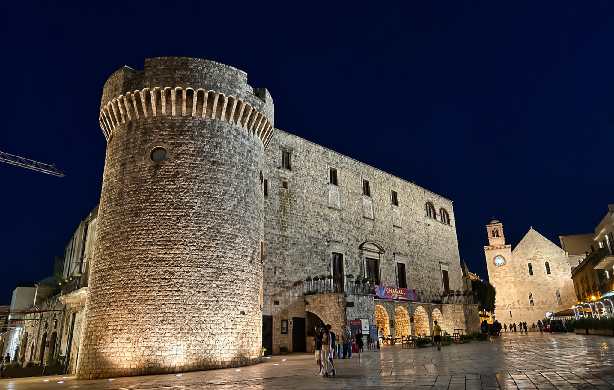 Castello di Conversano illuminato di sera